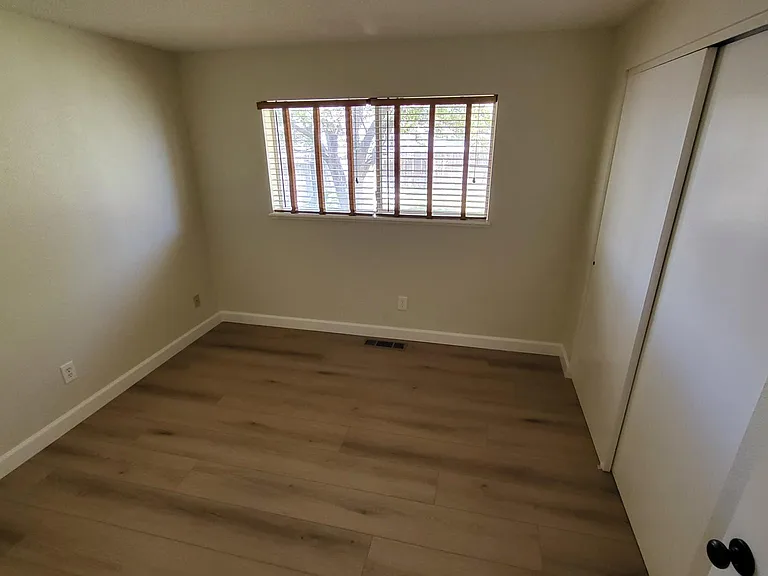 1537 Pullman Dr — Photo 10