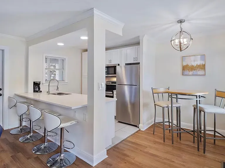 221 S Hale Ave #1 — Photo 10