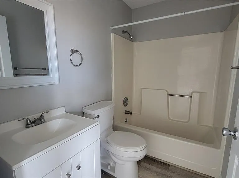 1731 Bridleton Woods #E — Photo 8