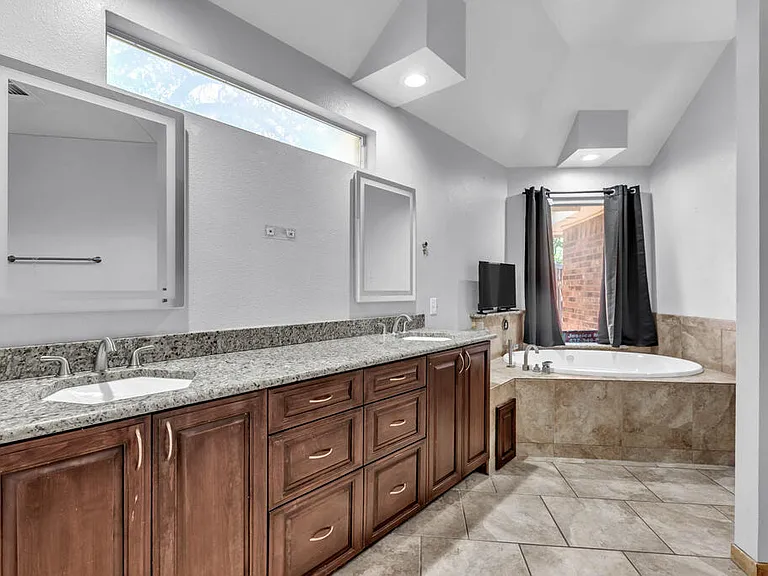 6515 Amber Dr — Photo 17