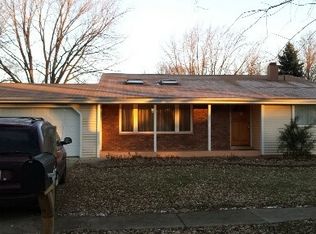 2 W Beechwood Ct, Buffalo Grove, IL 60089