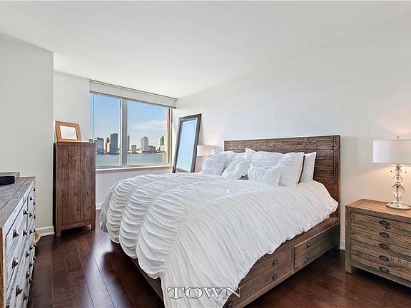 4th image of 20 River Ter APT 7M