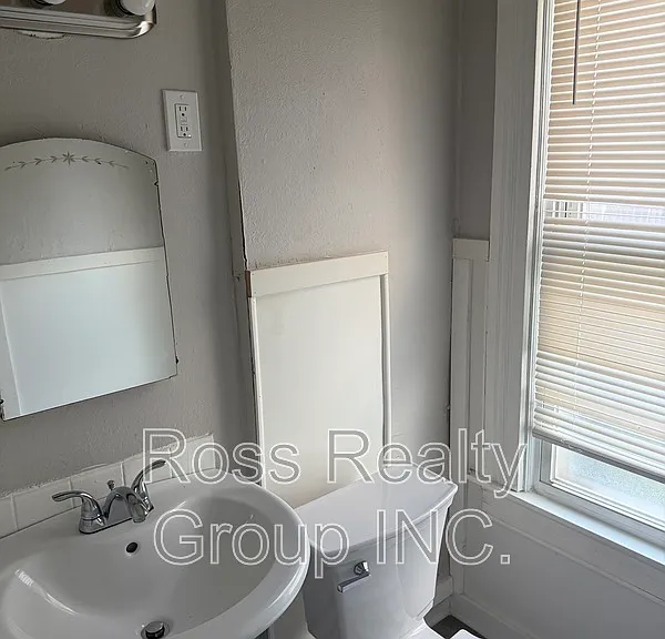1121 Delence St #LOWER — Photo 3