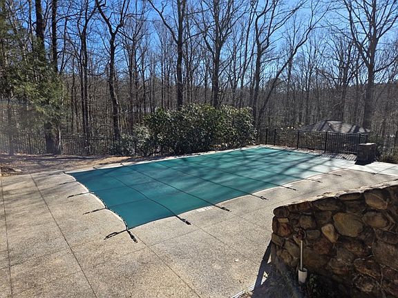 3rd image of 108 Hemlock Trl