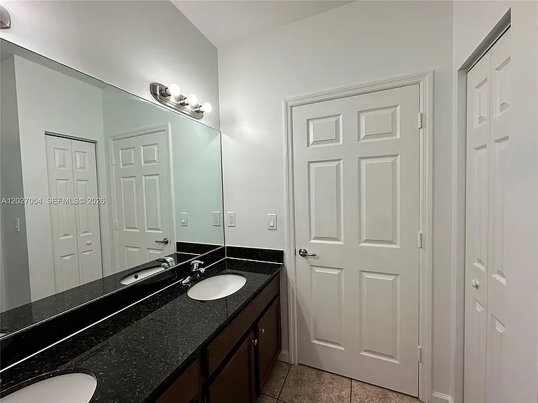 1035 NE 10th Ave #1 — Photo 11