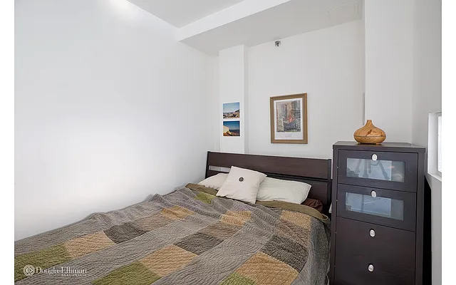 Rented by Douglas Elliman | media 14