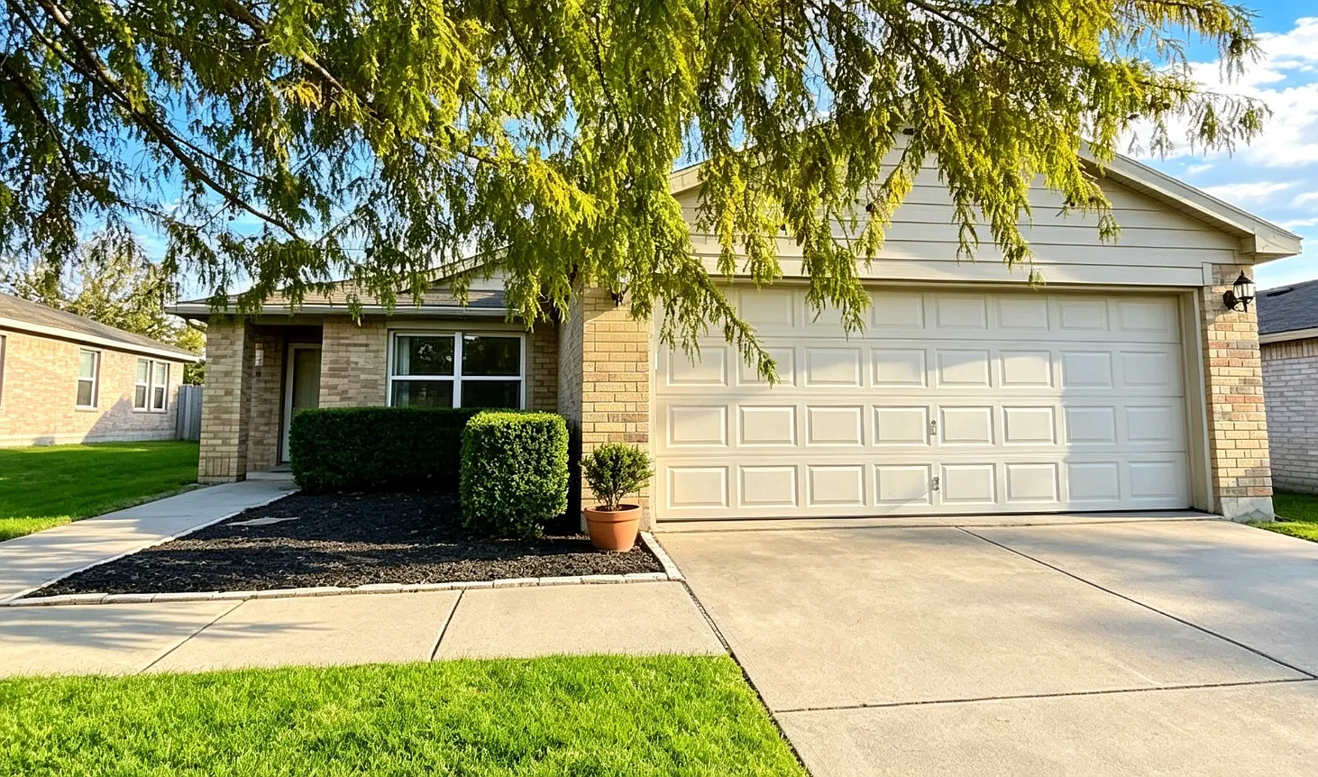 3 bed, 1280 sqft, $1,999 — Photo 1