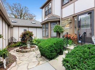 1138 Wheaton Oaks Dr, Wheaton, IL
