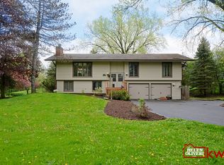 419 Greenwood Ln, Barrington, IL 60010