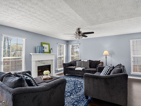 4th image of 3902 Market St