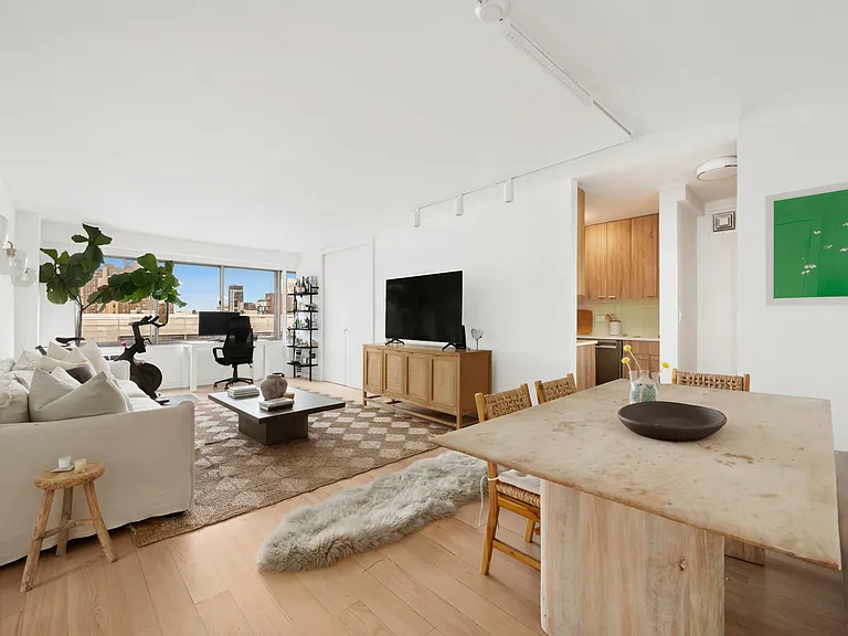 175 W 12th St #10E — Photo 1