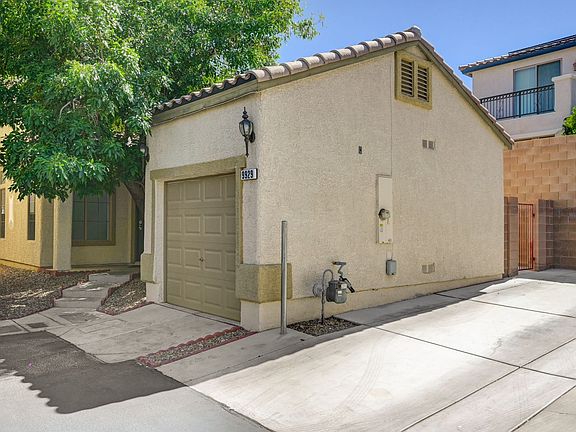 3rd image of 9929 Markhorn Ct