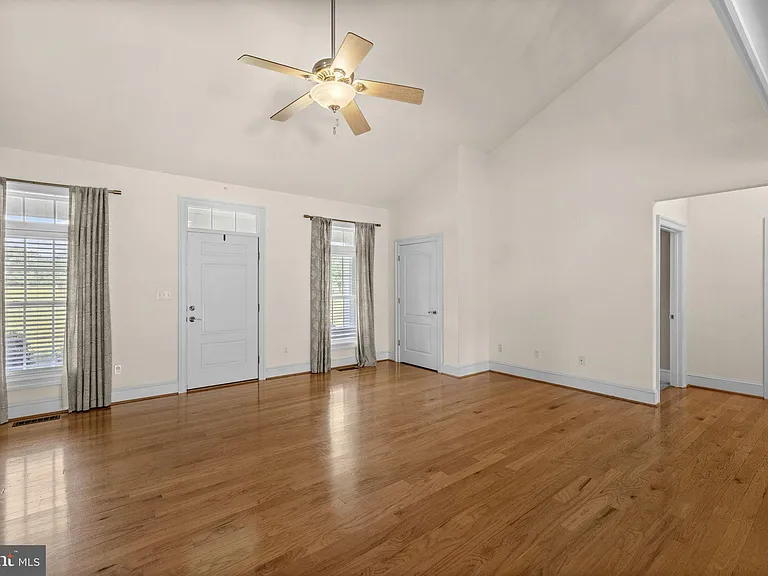 9725 Brock Rd — Photo 16