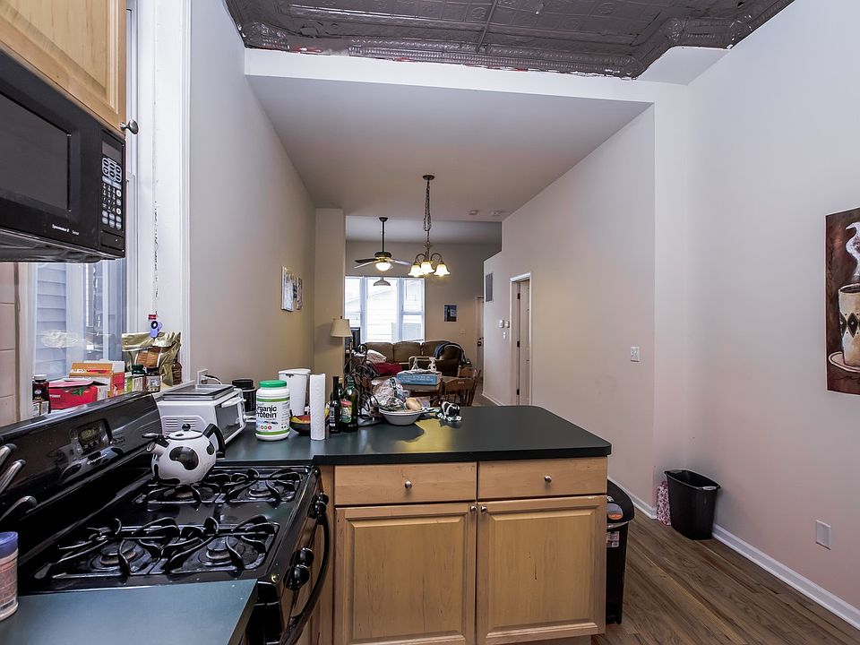 1st image of 1917 W Armitage Ave APT 1R
