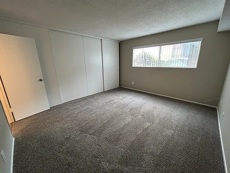Taylor Garden Apartments — Photo 40