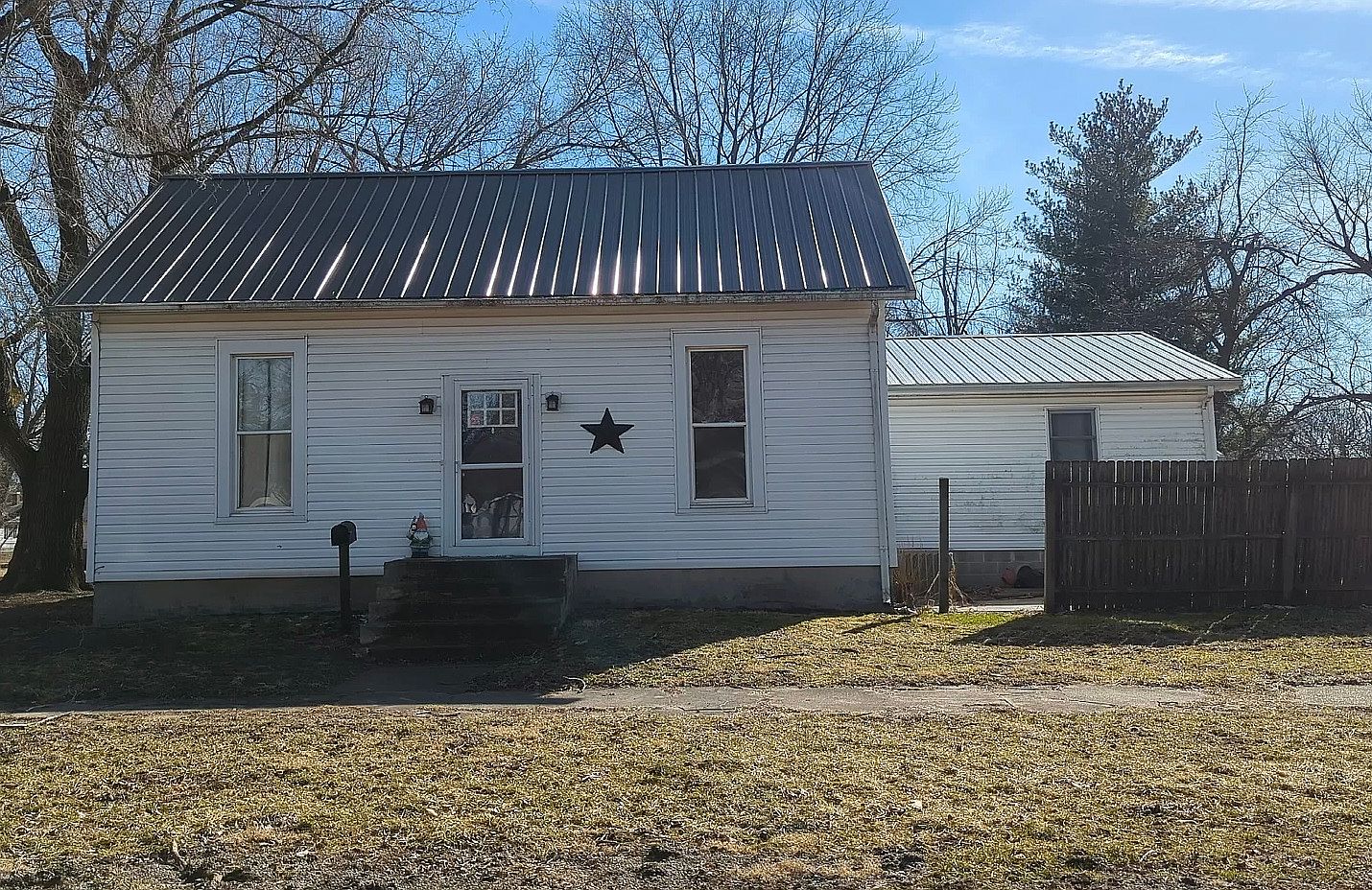 219 W Madison St, Arcola, IL 61910 Zillow
