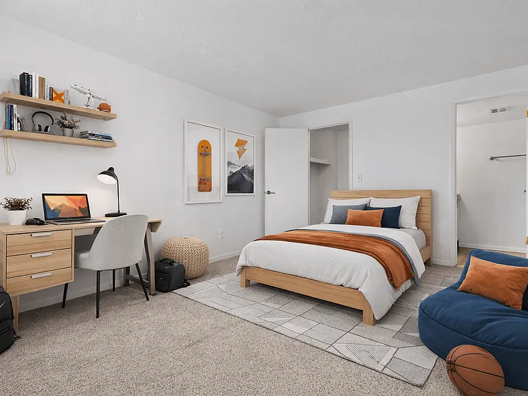 Carlyle Tower Apartments - Southfield, MI — Photo 23