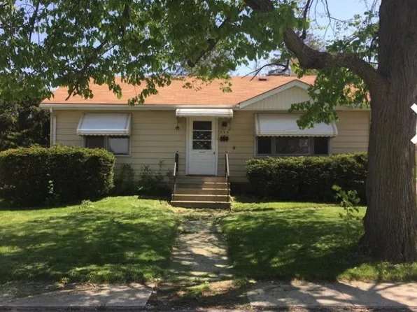 533 Ledochowski St, Lemont, IL 60439