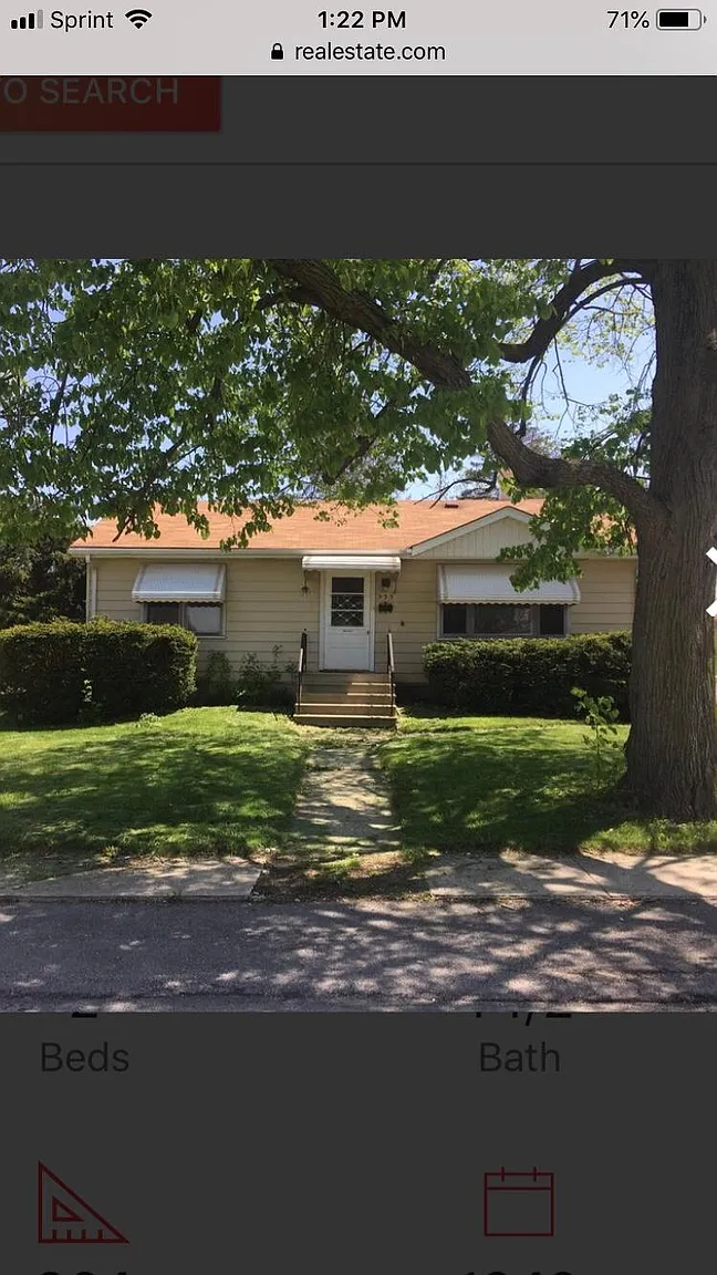 533 Ledochowski St photo 1