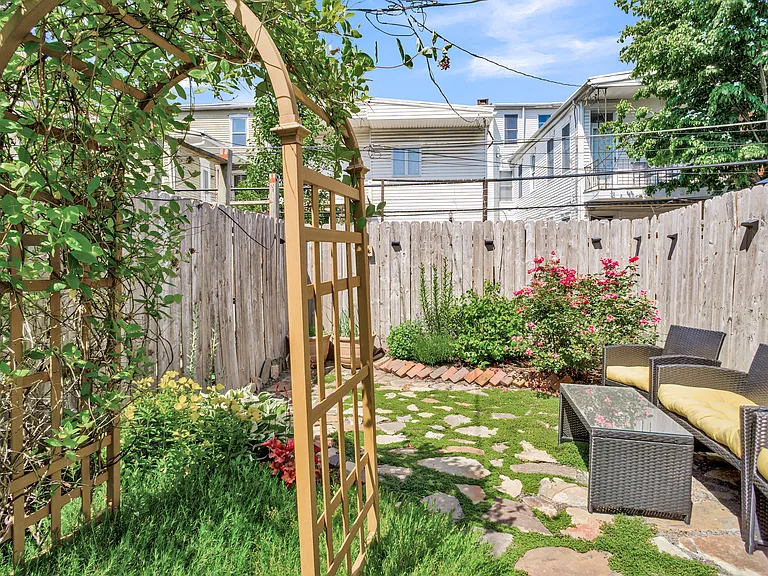 585 Showers St — Photo 11
