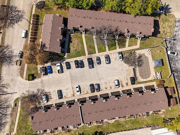 5th image of 1707 E Walnut Lawn Street