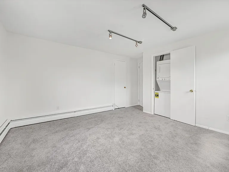38 Washington Ave — Photo 7