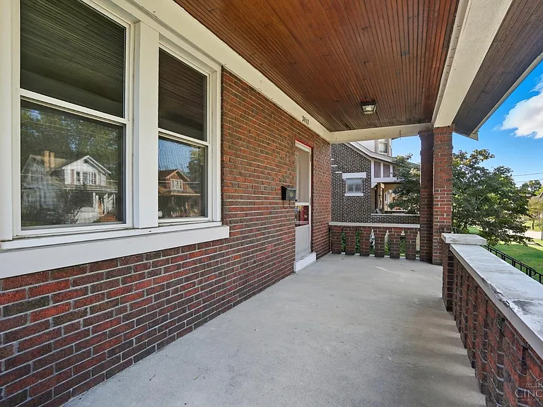 3017 Hull Ave — Photo 11