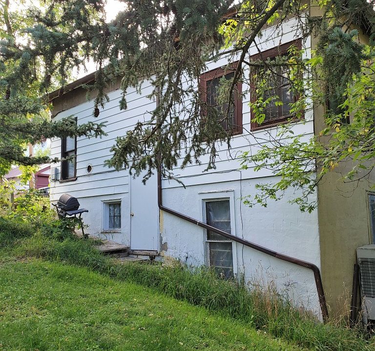 2nd image of 318 Anderson St