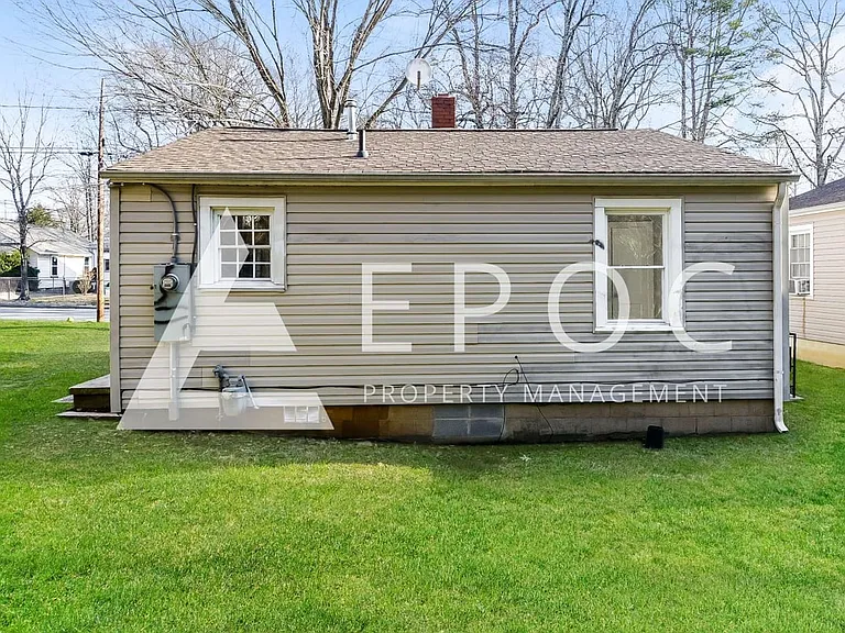 909 Grant St — Photo 15