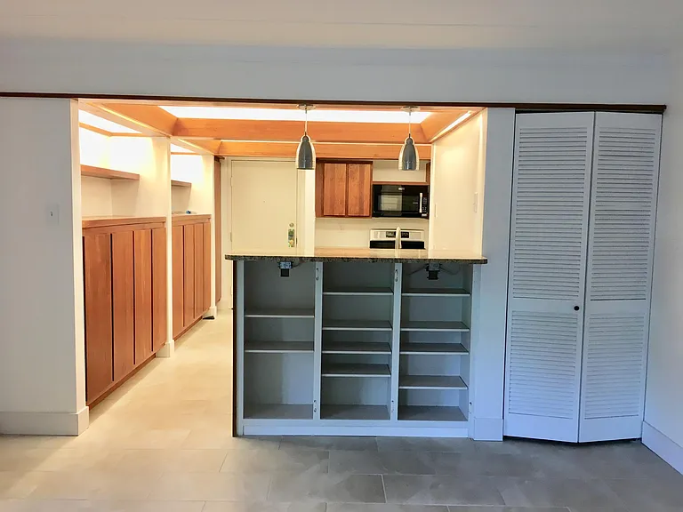 Breakfast Bar/Dining Area