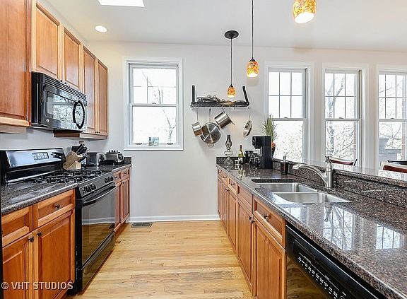 5th image of 4897 N Ashland Ave APT 3E