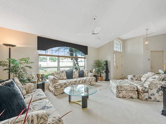 5th image of 653 Lagoon Dr