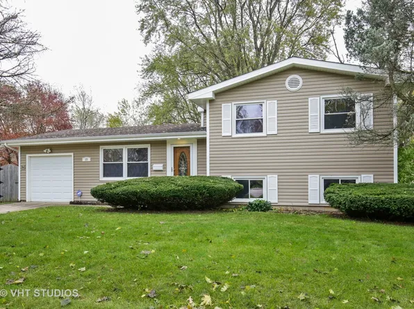121 Dartmoor Dr, Crystal Lake, IL 60014