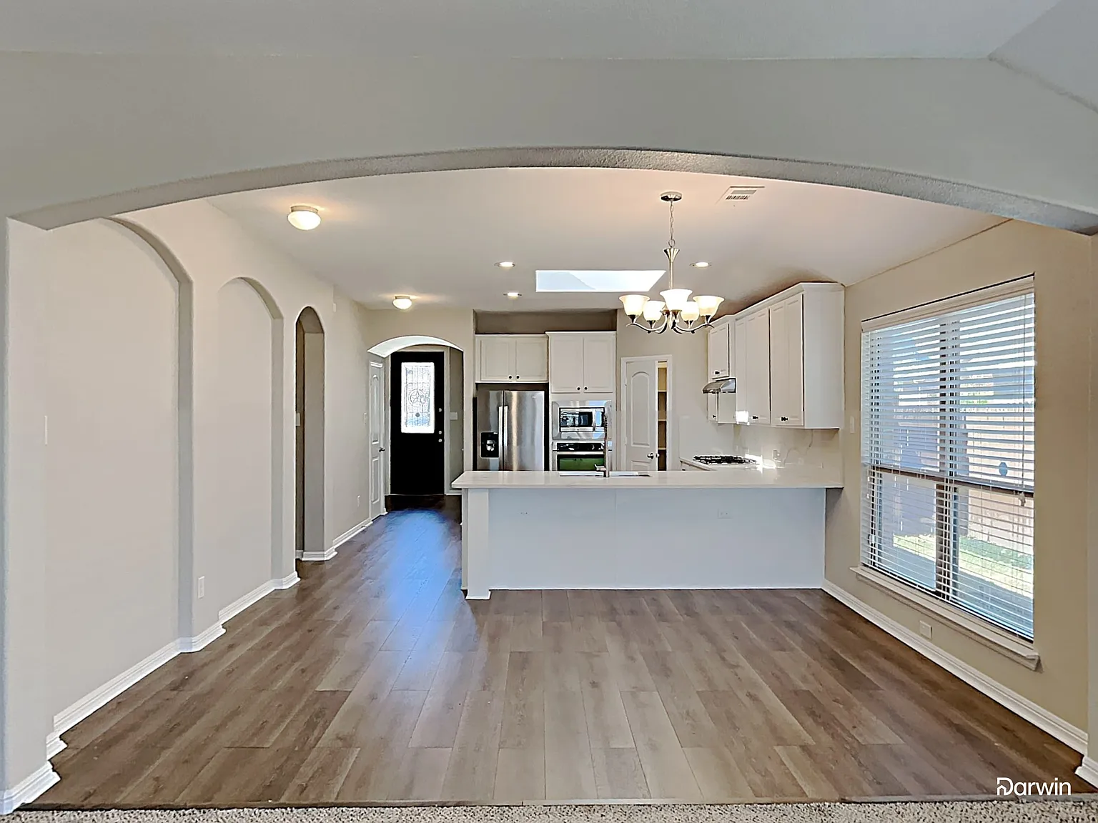 4 bed, 2.0 bath, 2019 sqft, $2,560 — Photo 3