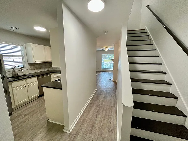 32 Huntsfield Dr #B — Photo 6