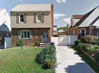 5827 201st St, Oakland Gardens, NY 11364