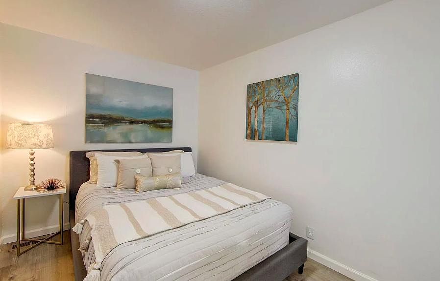 1st image of 2853 Howard Ave