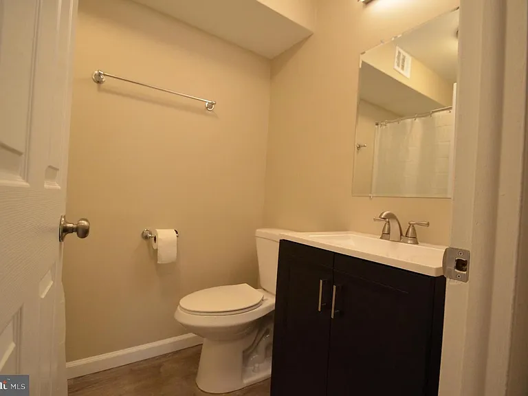311 E 4th St #1 — Photo 11