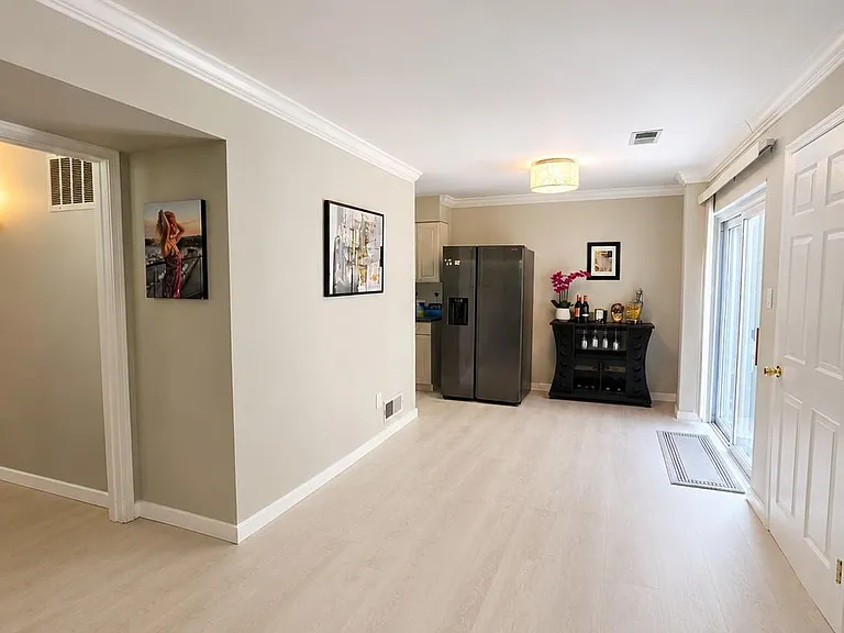 8913 Cromwell Dr — Photo 8