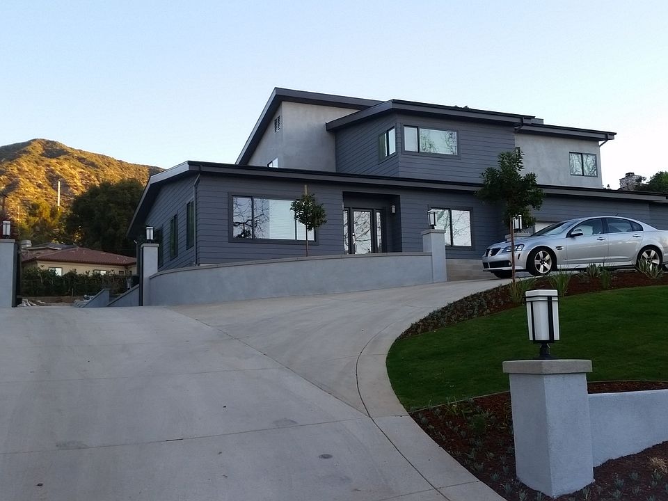 1st image of 901 Valley Crest St