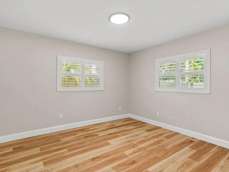 527 Cornwall Rd — Photo 17