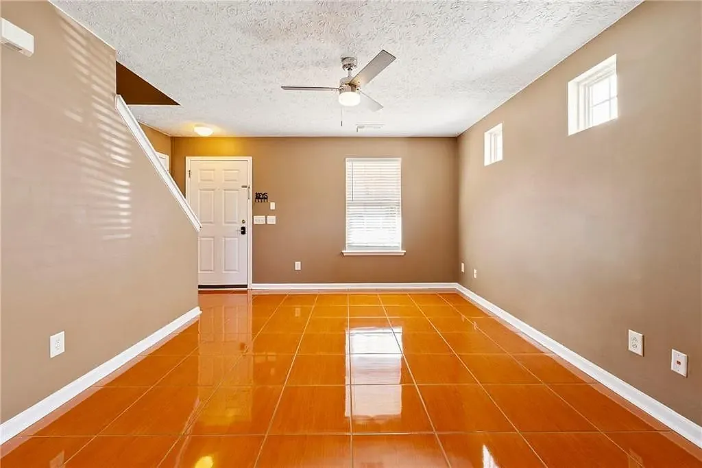 3 bed, 2.5 bath, 1260 sqft, $2,099 — Photo 4