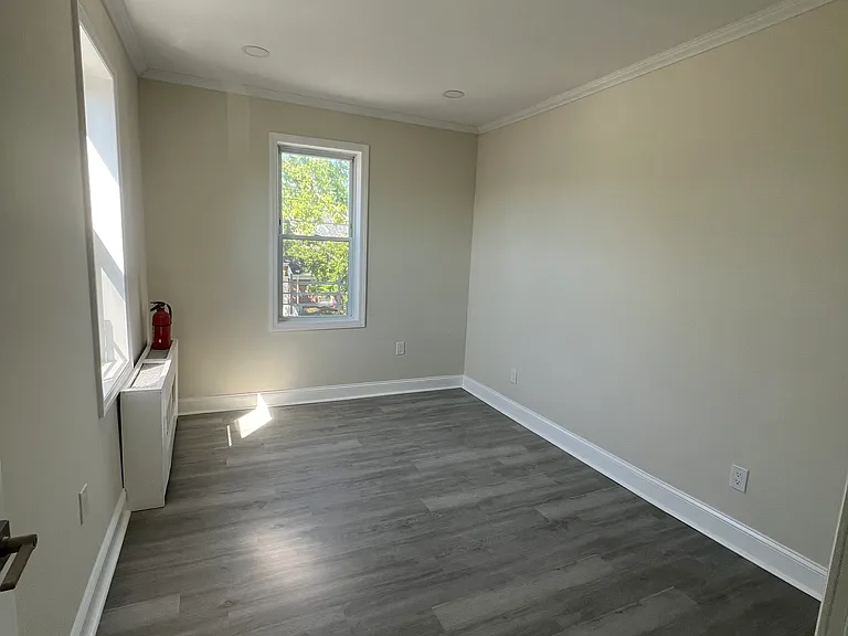 29 Laurel Ave #2 — Photo 1