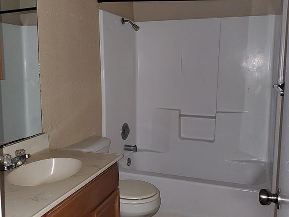 3rd image of 801 N 27th St #11