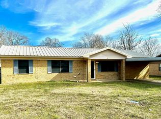 1409 Hooks St, Crockett, TX 75835