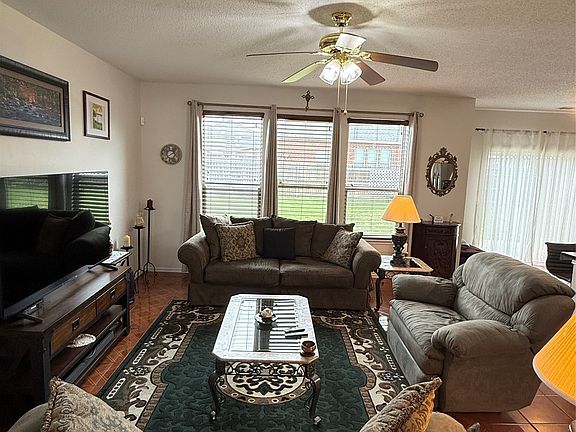 3rd image of 2317 Hillgrove Ct