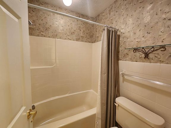 4th image of 8418 Pine Hill Ln
