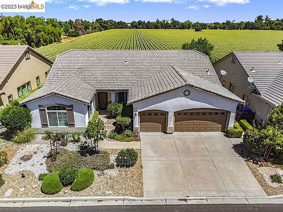 2nd image of 931 Suntan Ln