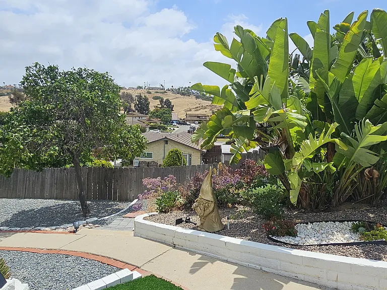 Bonita is known for it's beautfil views and this backyard has great one!