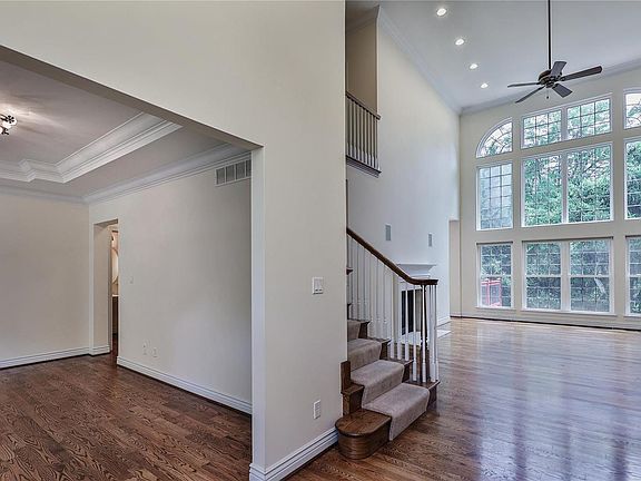5th image of 6 Country Fair Ln